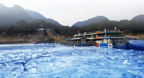 忠州湖碎冰船